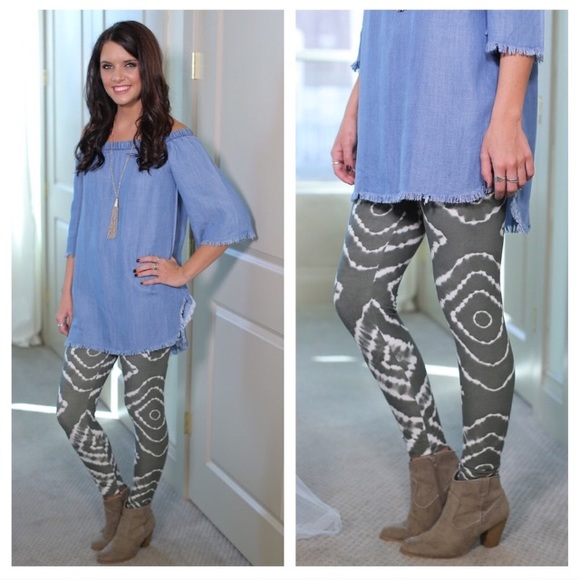 ✨Only 1 Left✨Tie-dye leggings - Picture 2 of 2