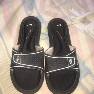 NIKE SLIDERS