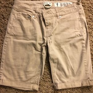 khaki capri/short