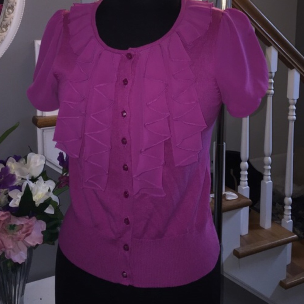 🌷 Adorable Fuchsia Ruffled Button-Down Sweater 🌷 - Picture 2 of 4