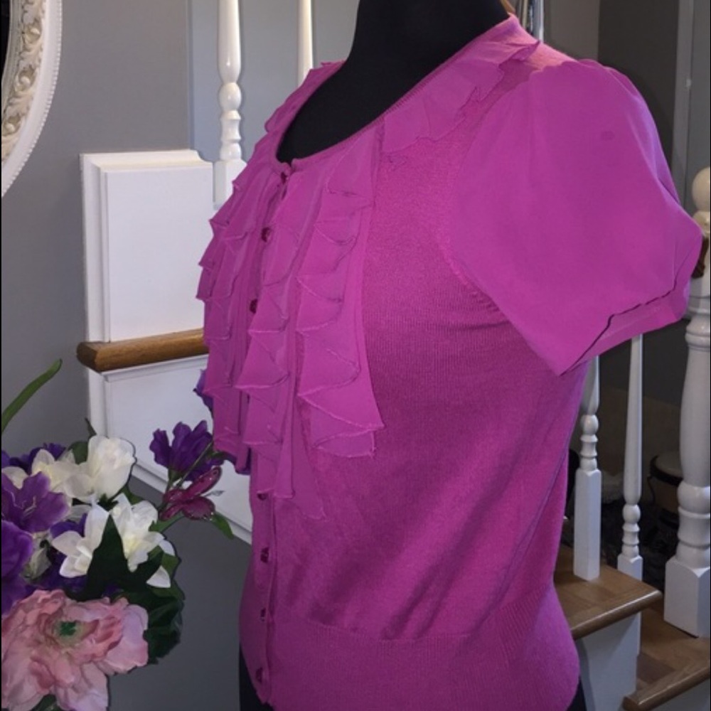 🌷 Adorable Fuchsia Ruffled Button-Down Sweater 🌷 - Picture 3 of 4
