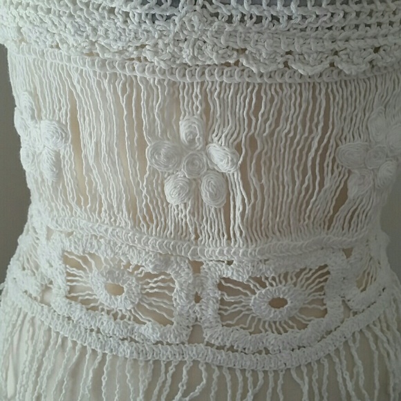 White Cloud crochet top with fringe bottom - Picture 4 of 5