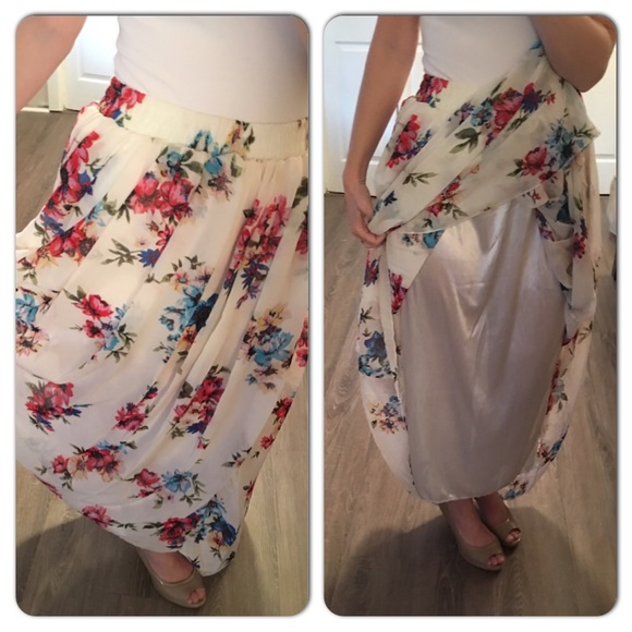 🎉HP🎉 ivory floral skirt with slip - Picture 3 of 4
