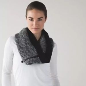 Lululemon Falling freely Neckwarmer