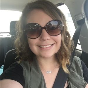 Meet your Posher, Kayla