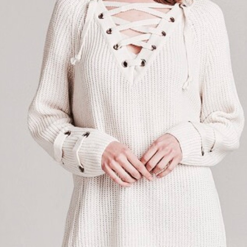 NWT 🌼Oversized Lace-Up Sweater