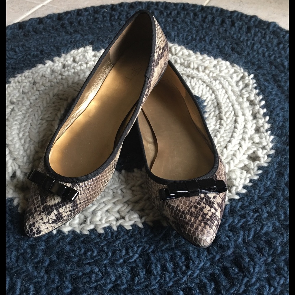 Ann Taylor LOFT Pointed Toe Flats