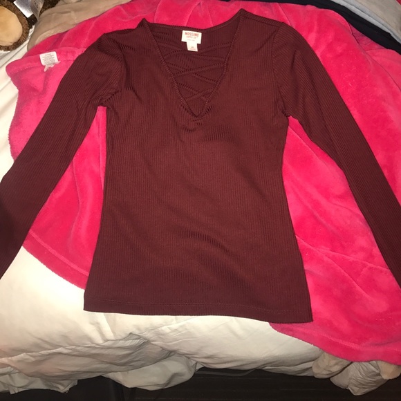 Long sleeve burgundy shirt - Picture 2 of 3