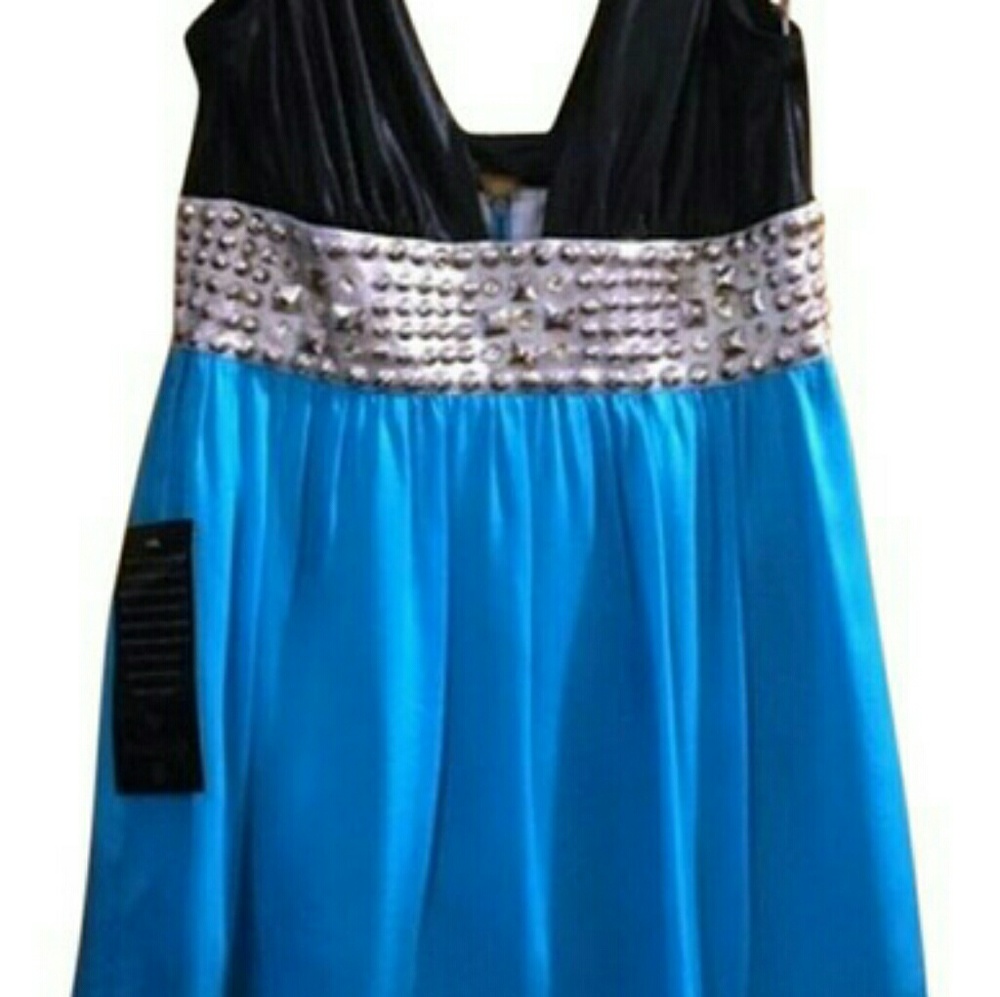 Adorable black and turquoise Bebe mini dress!