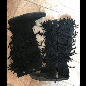 Minnetonka Fringe Moccasins