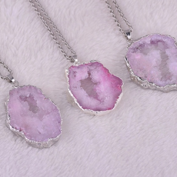 🌷 Quartz Natural Stone Necklace - Picture 2 of 7