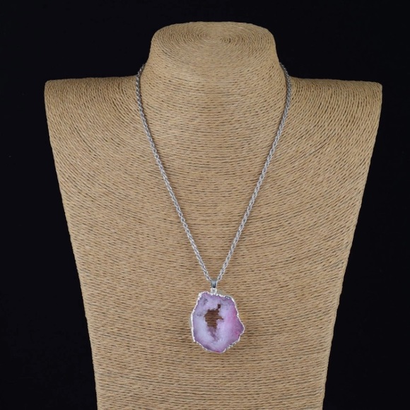 🌷 Quartz Natural Stone Necklace - Picture 3 of 7
