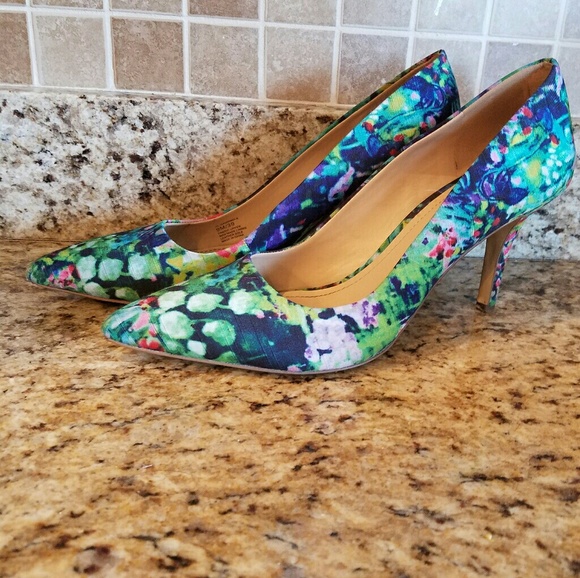 🚫SOLD🚫BCBGeneration Heels size 9 - Picture 2 of 4