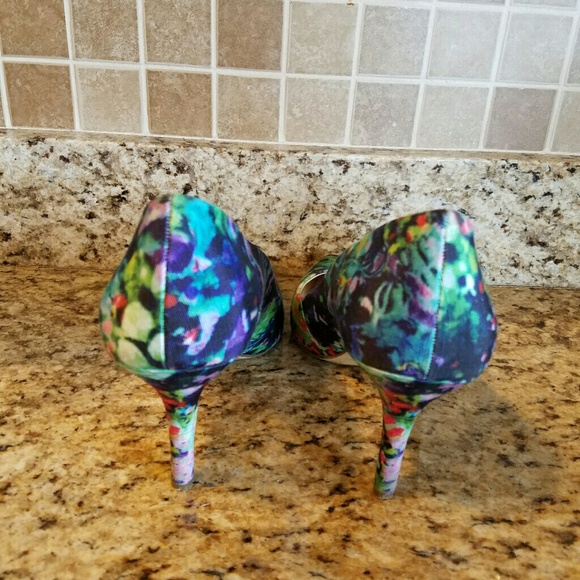 🚫SOLD🚫BCBGeneration Heels size 9 - Picture 3 of 4