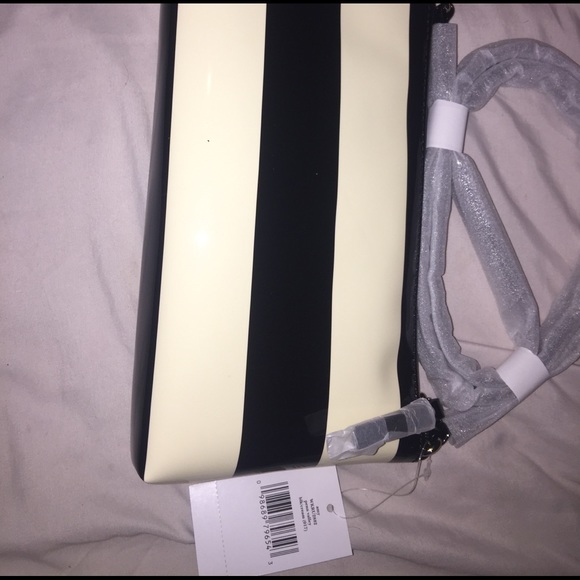 black and white patent leather Kate spade bag - Picture 4 of 8