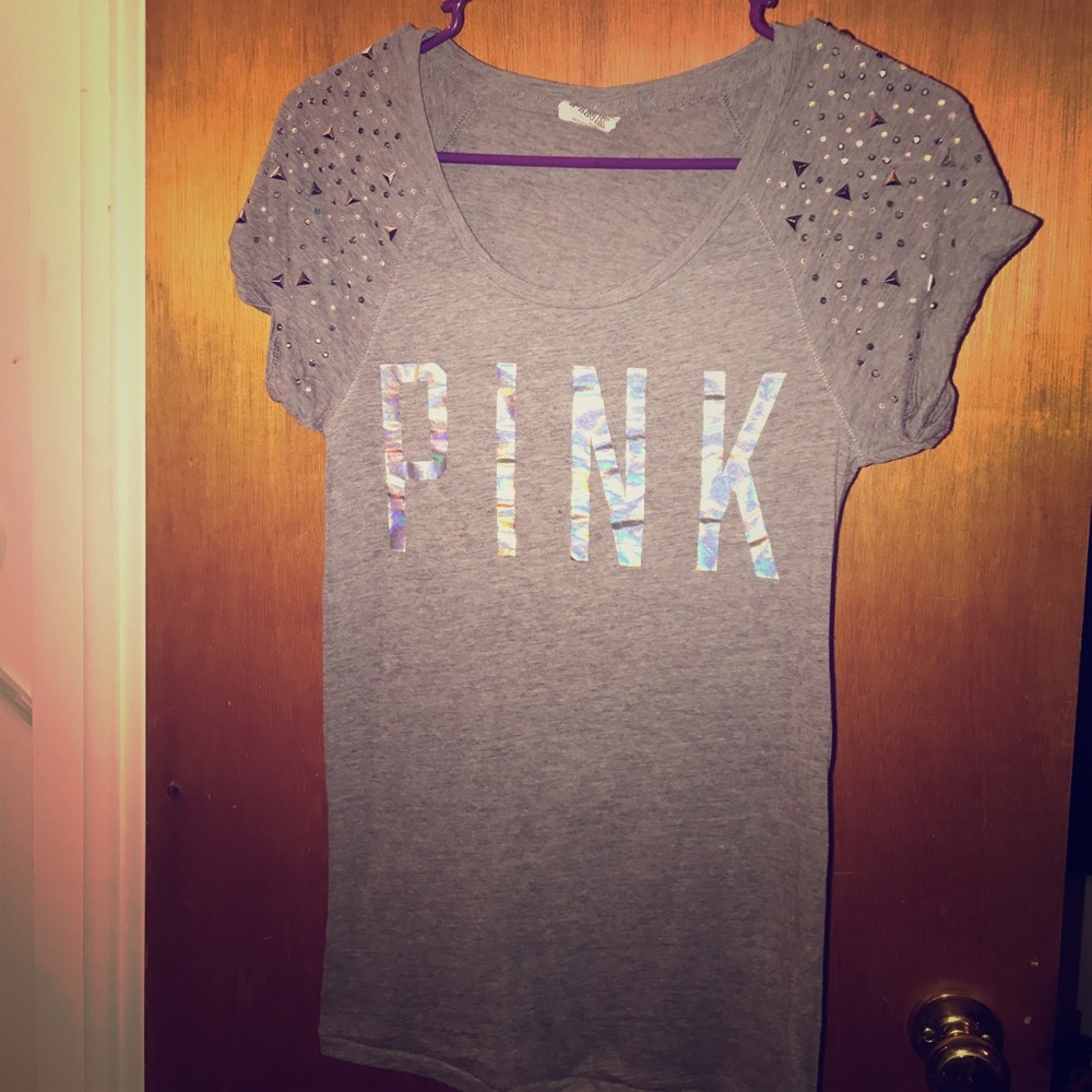 VS Pink tee