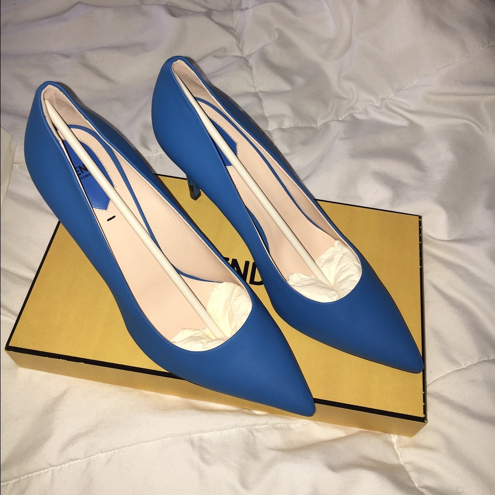 BRAND NEW! Never Worn 💙