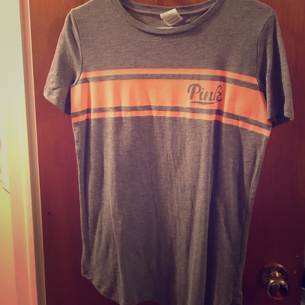 VS Pink tee