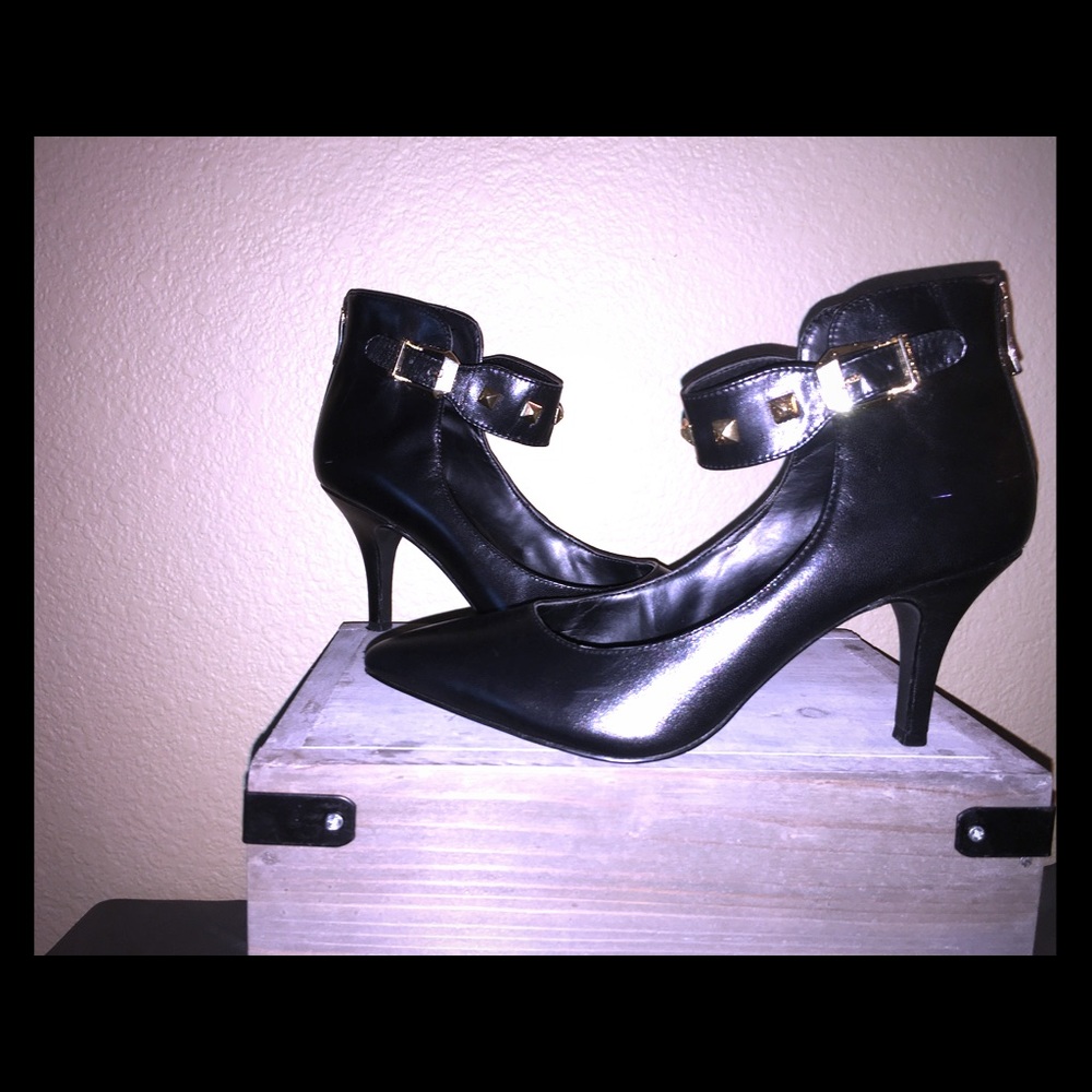 BCBG black leather heels