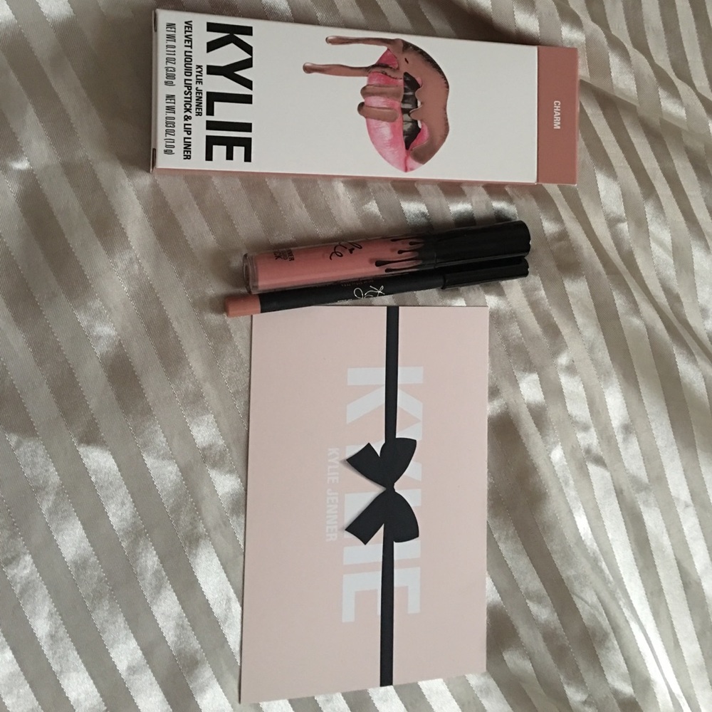 Kylie Cosmetics Velvet charm liquid lipstick