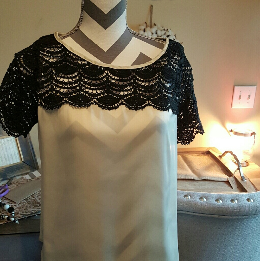 Lace detailed blouse