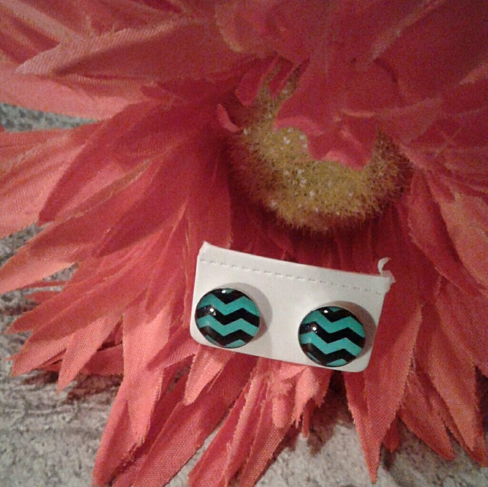 Chevron print stud earrings