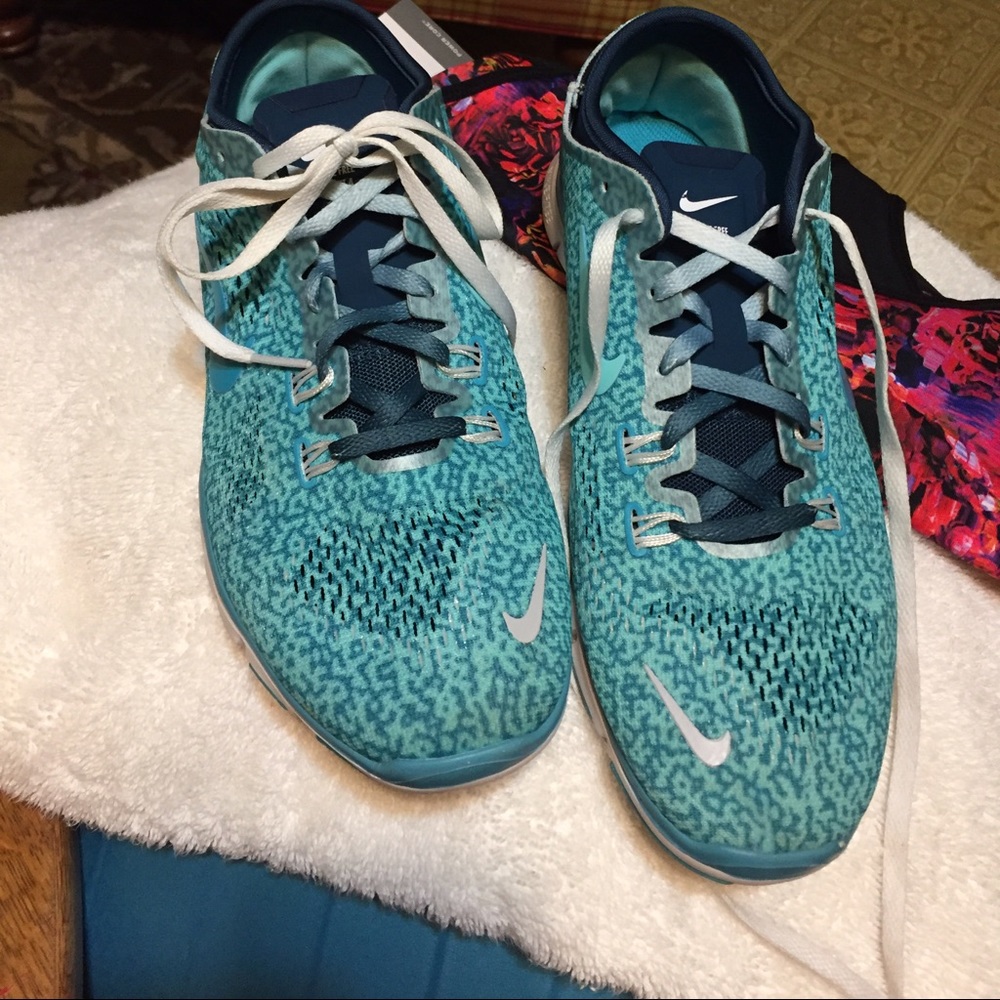 SALE 1 Day🔻Ombré NIKE Free TR Fit 4 5.0 size 8