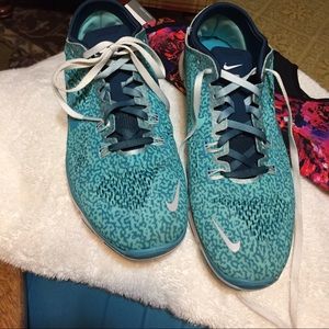 SALE 1 Day🔻Ombré NIKE Free TR Fit 4 5.0 size 8