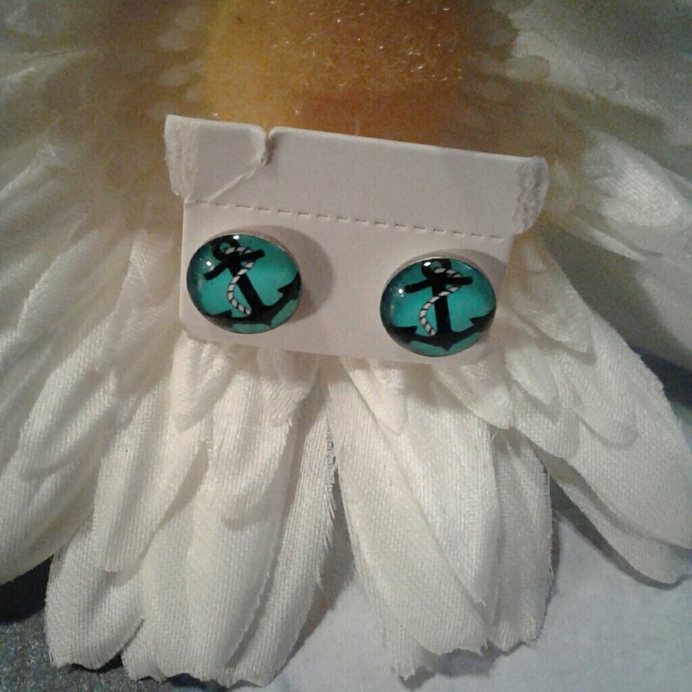 Anchor 10mm earrings