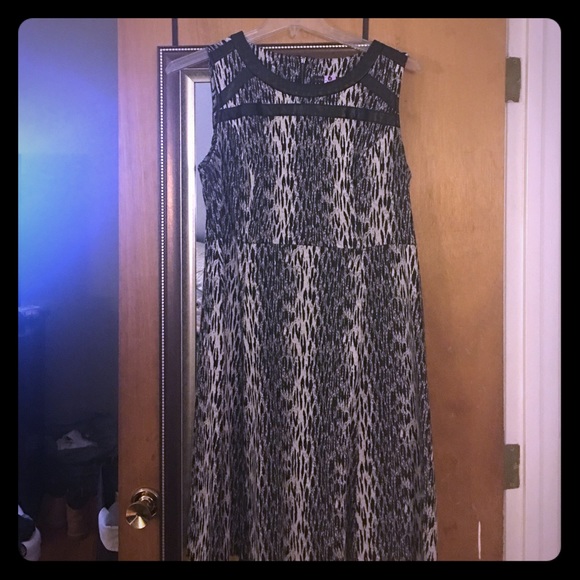 Beautiful animal print plus sized dress - Picture 1 of 4