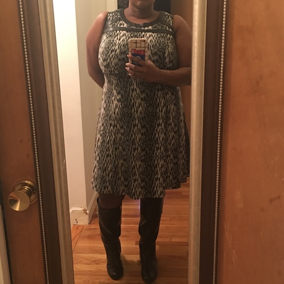 Beautiful animal print plus sized dress - Picture 2 of 4