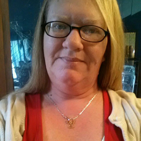 Meet your Posher, Cindy - Picture 1 of 1