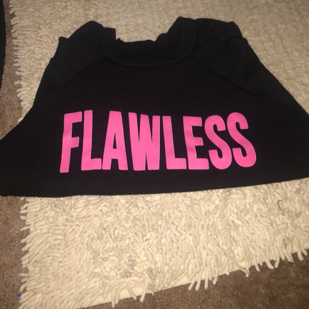 Flawless crew neck