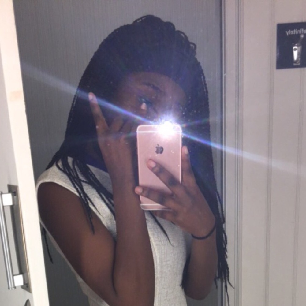 Meet your Posher, Lauren