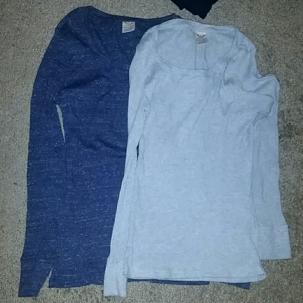 2 long sleeve scoop neck shirts