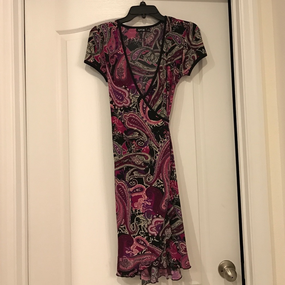 Beautiful paisley dress 👗 wrap around.