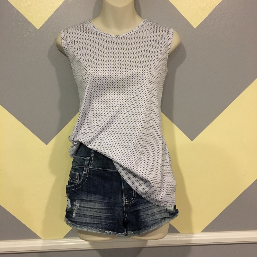 🌼Navy and White Patterned Tank Top