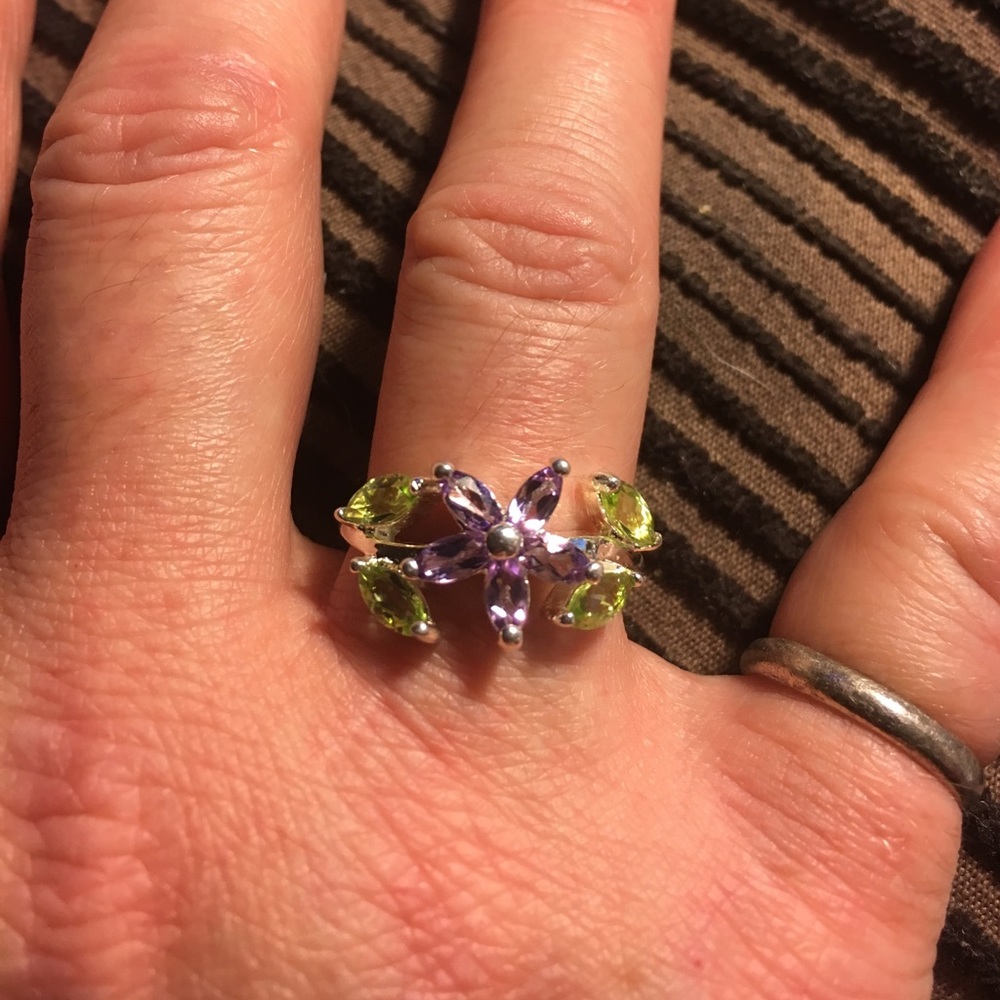 925 Amethyst Flower & Peridot Leaves 3.3g Ring