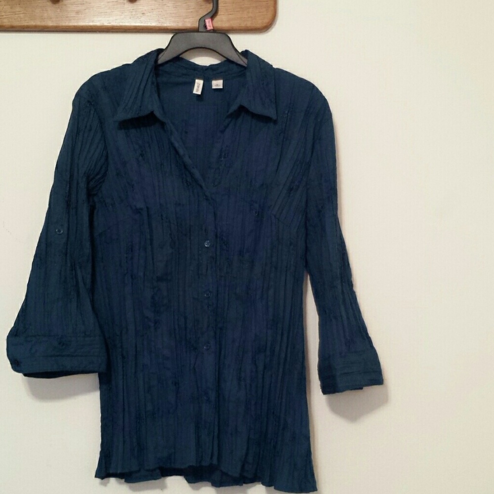 Button Up Top - Picture 2 of 6