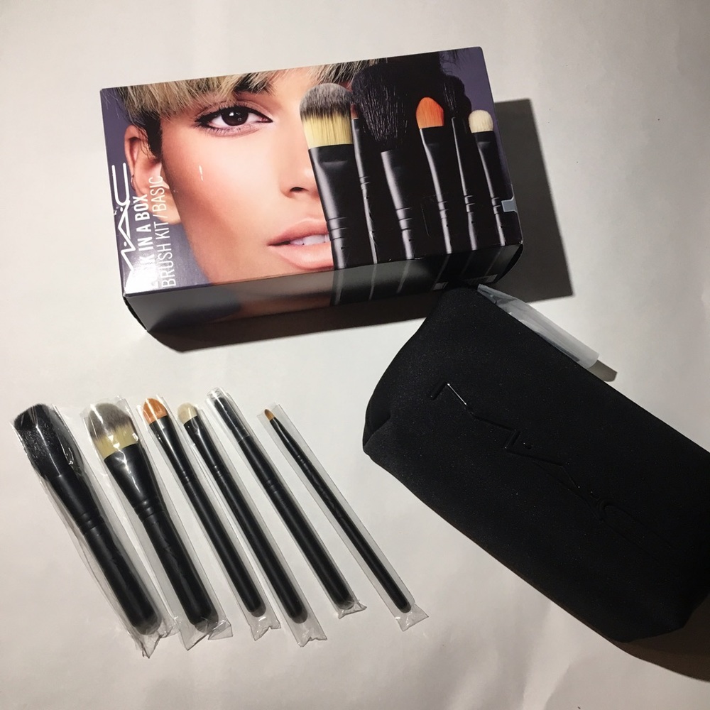 MAC Look In A Box Basic Brush Kit