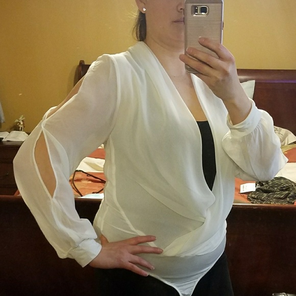 Button down Blouse! - Picture 3 of 3