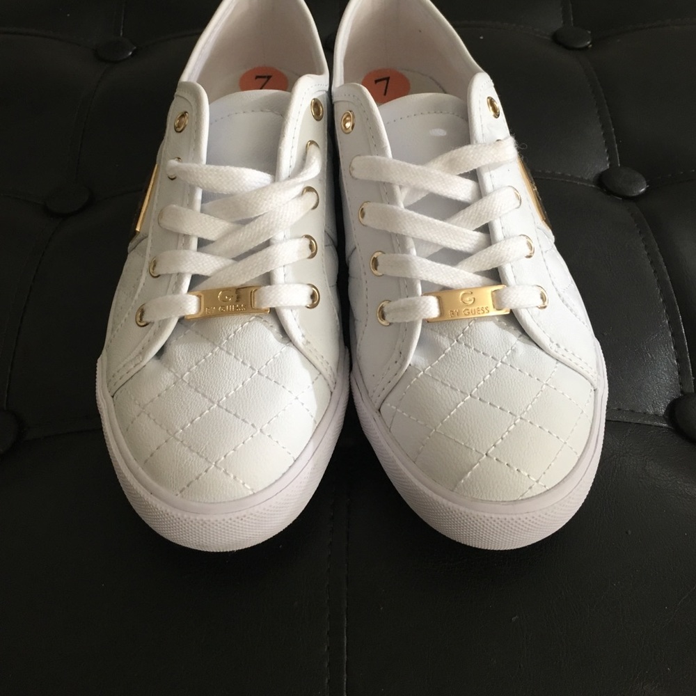 🖐 SOLD 🖐Guess shoes