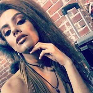 Meet your Posher, Crystal