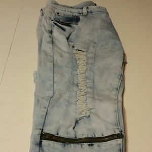 men's black premuim style jeans.