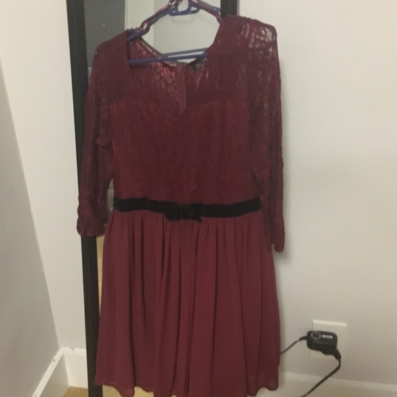 Deep red dress - Picture 1 of 2