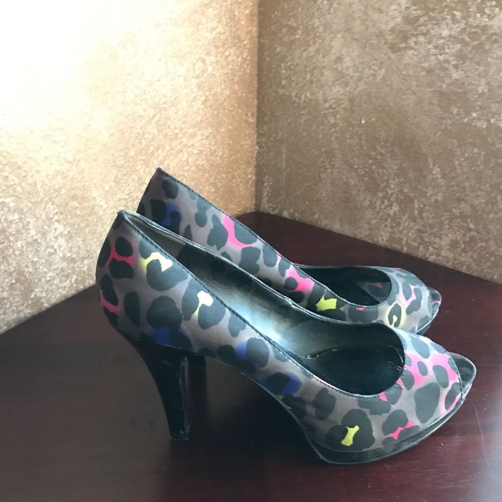 Neon leopard print