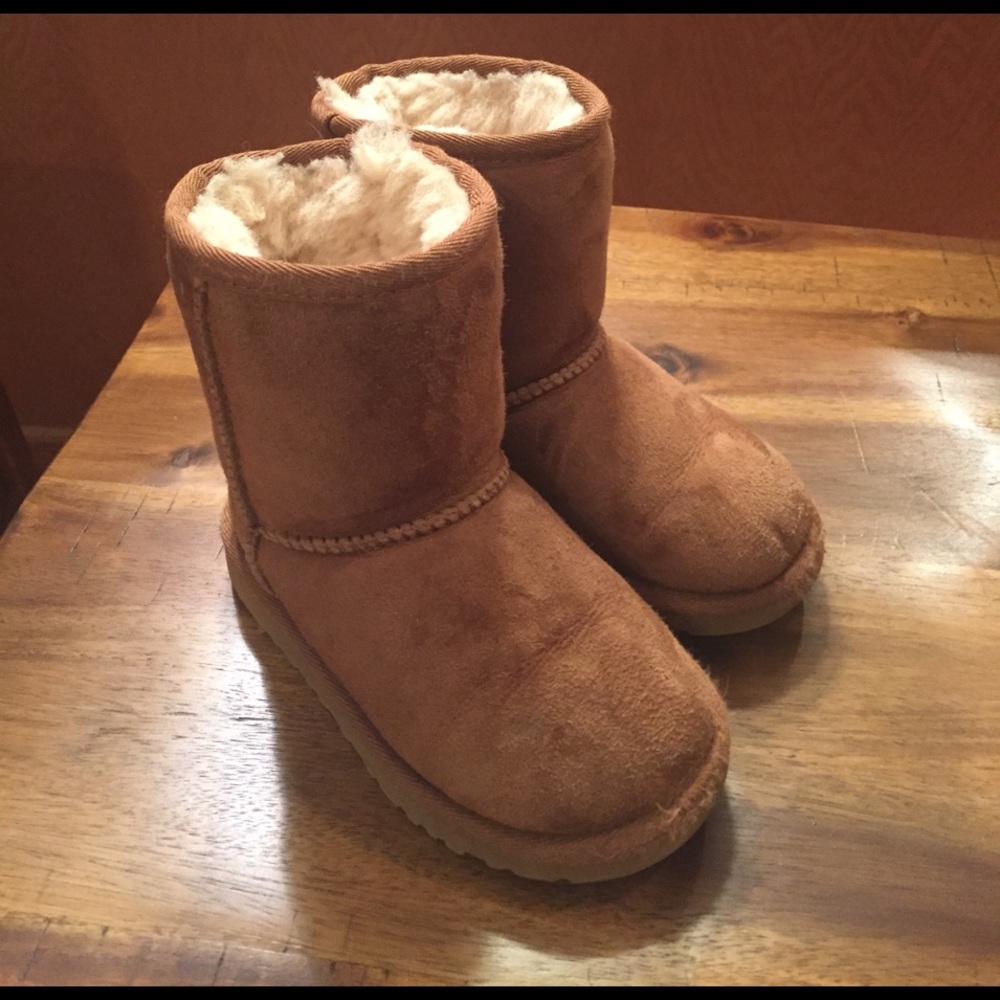 Kids short uggs