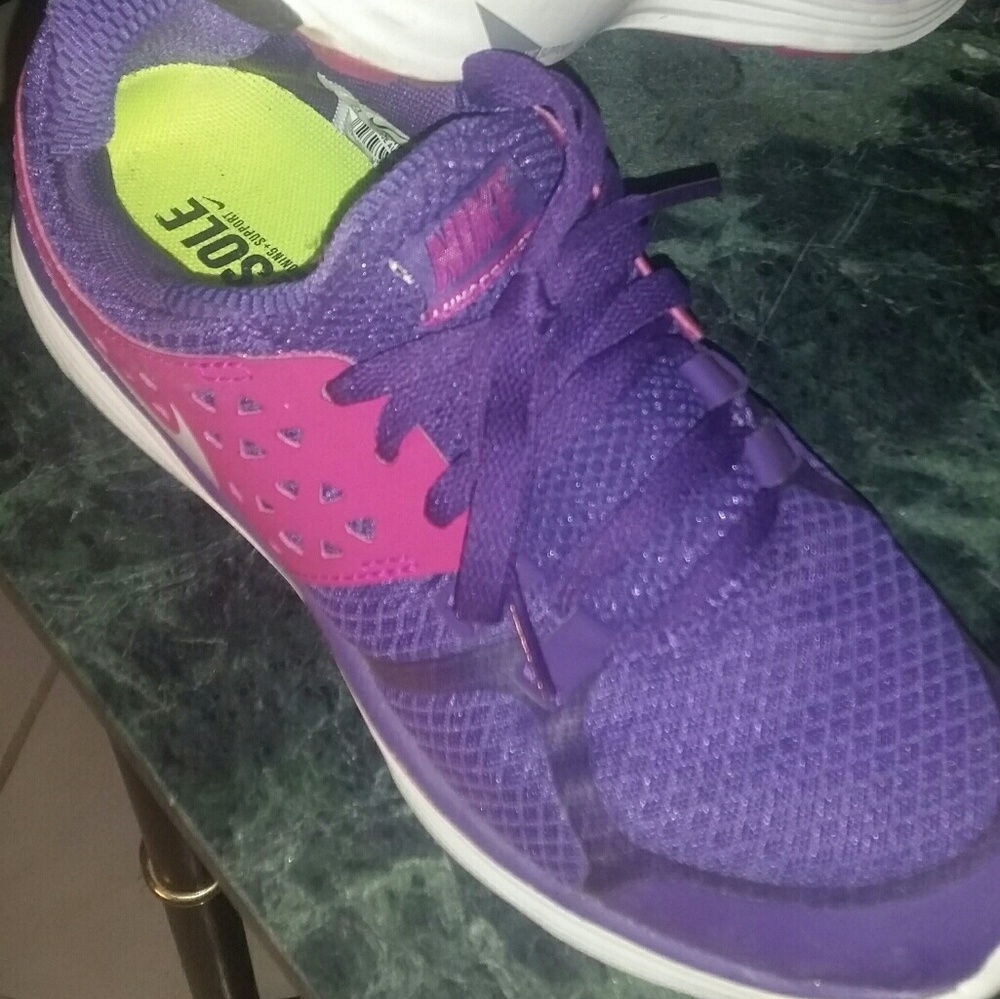 Nike Play Sneakers Sz 7