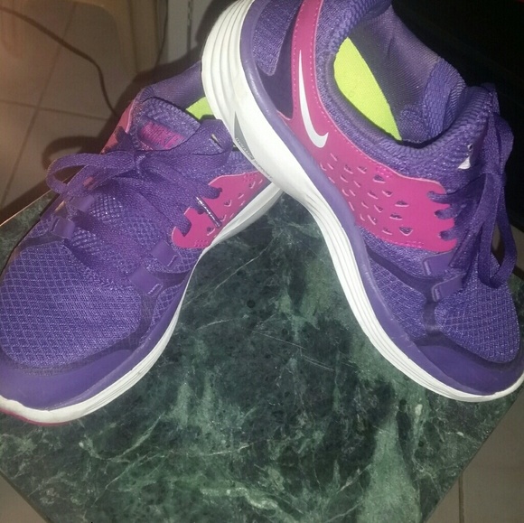 Nike Play Sneakers Sz 7 - Picture 2 of 3