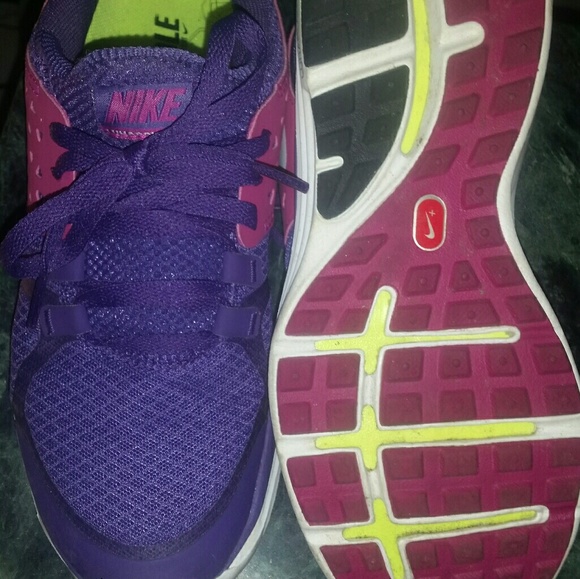 Nike Play Sneakers Sz 7 - Picture 3 of 3